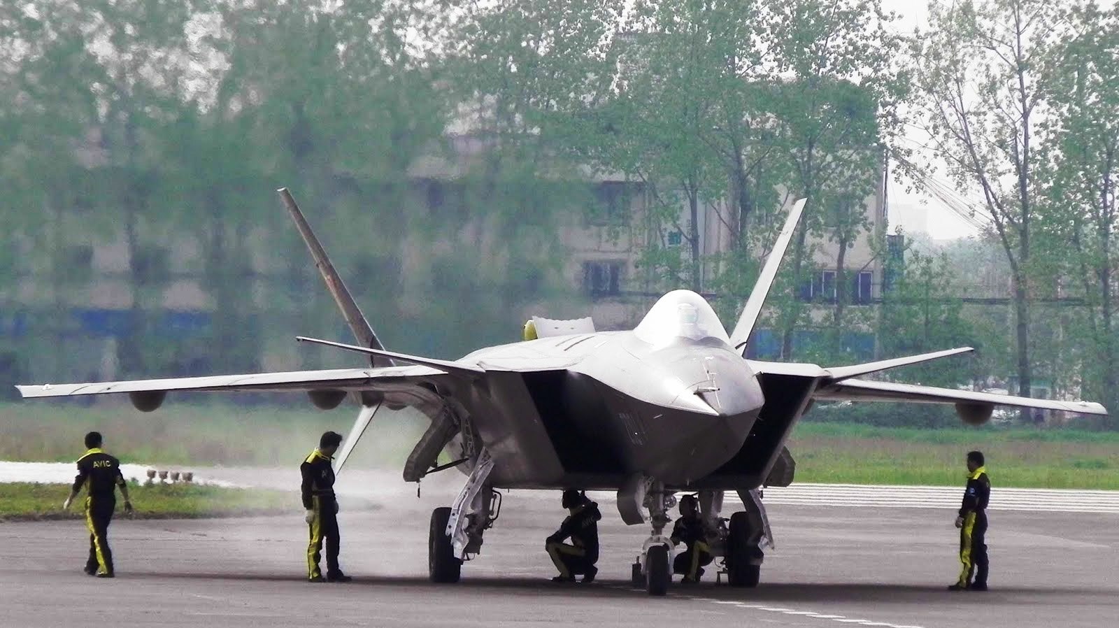 http://3.bp.blogspot.com/-aWFrDtvMjCQ/Tiodg6CY67I/AAAAAAAAGAo/5kxN39ARD_Y/s1600/chengdu_j_20_the_mighty_chinese_dragon_jet_fighter_412947_aircraft-wallpaper.jpg