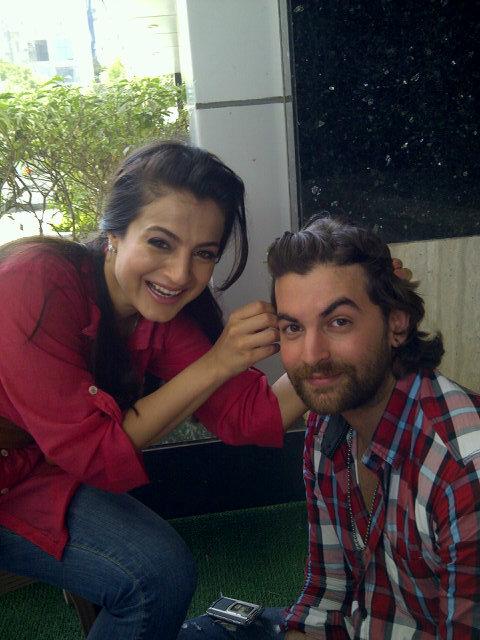 Ameesha Patel Real Life Pic with no makeup - Neil Mukesh & Ameesha Patel on the sets of Shortcut Romeo