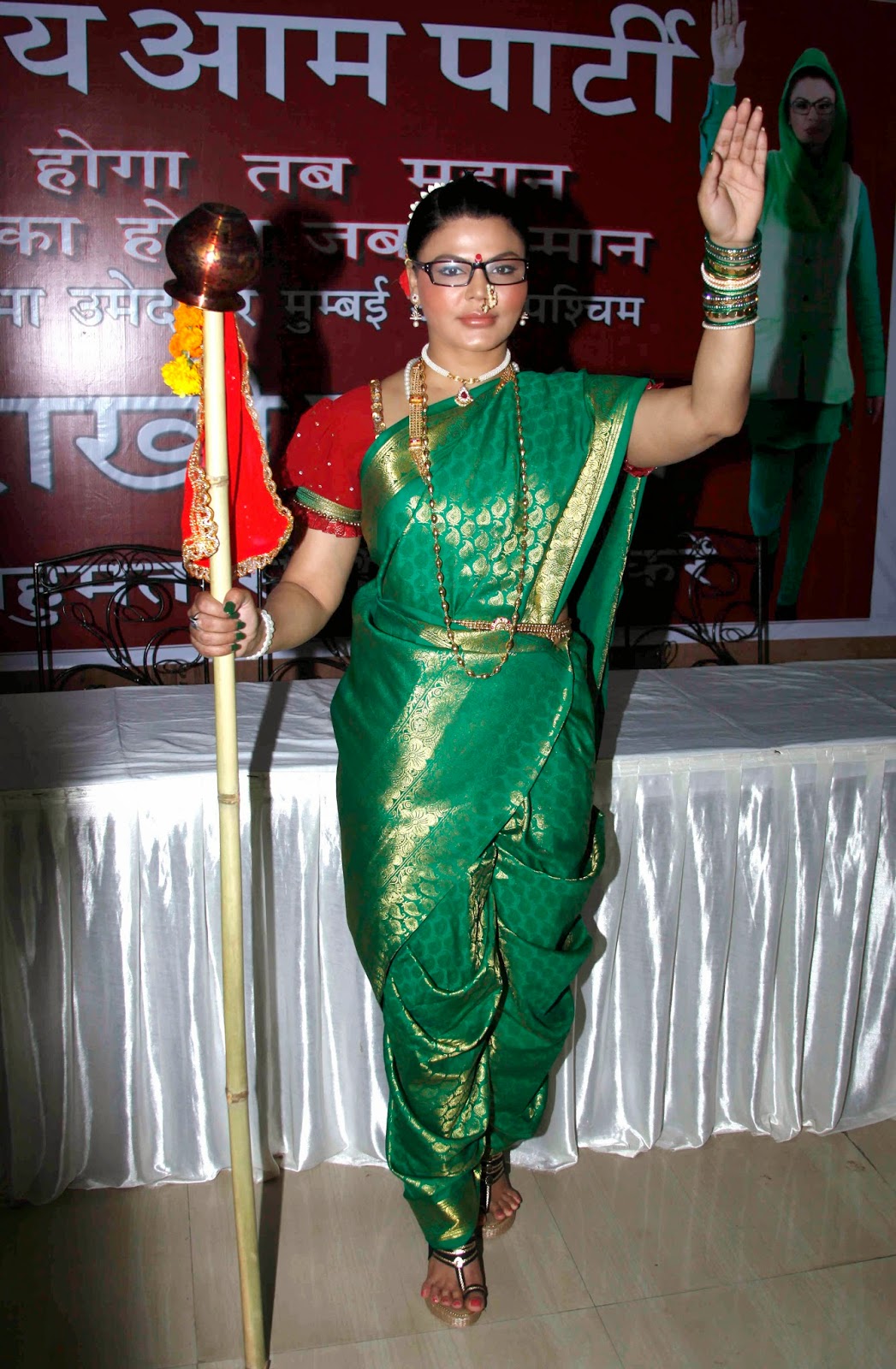 http://www.notchmag.com/photo/24464/rakhi-sawant-celebrates-gudi-padwa-in-mumbai