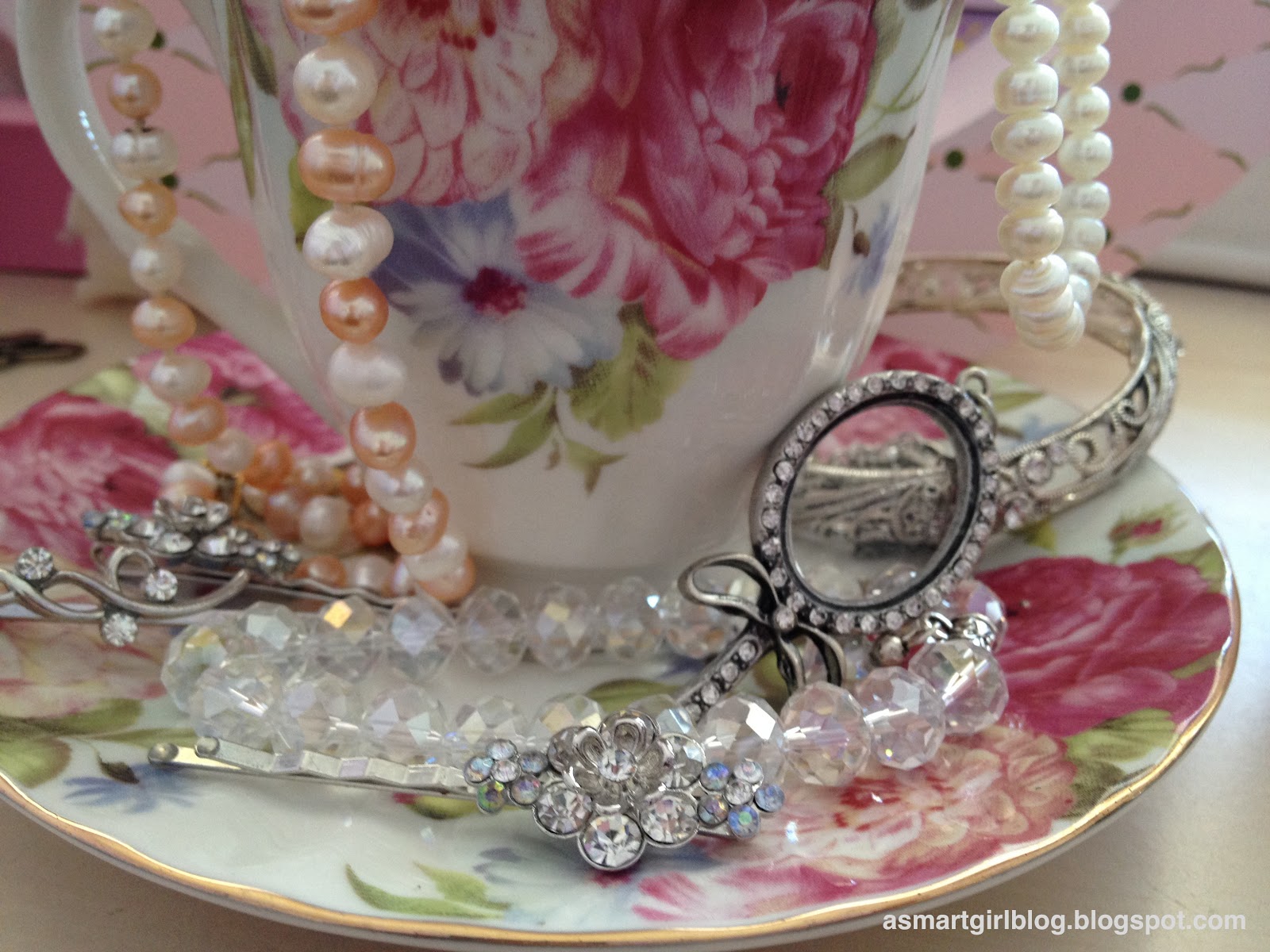 Smart Girl Tea Cup Jewelry Storage!