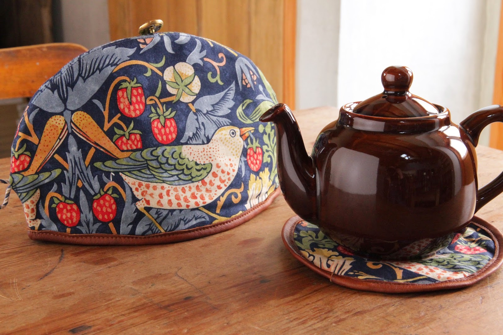 andthingshachigahana ハチガハナ“tea pot cover ”シリーズ