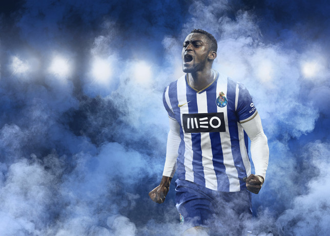 SU_FA13_FB_ClubKit_Porto_Home_21143.jpg