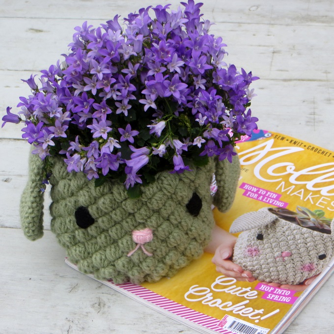 Crochet bunny plant pot holder... ⋆ Lazy Daisy Jones