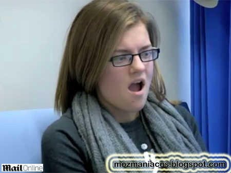 Adolescente boceja em sala de aula e fica com a boca travada na Grã-Bretanha Travada+-+mozmaniacos