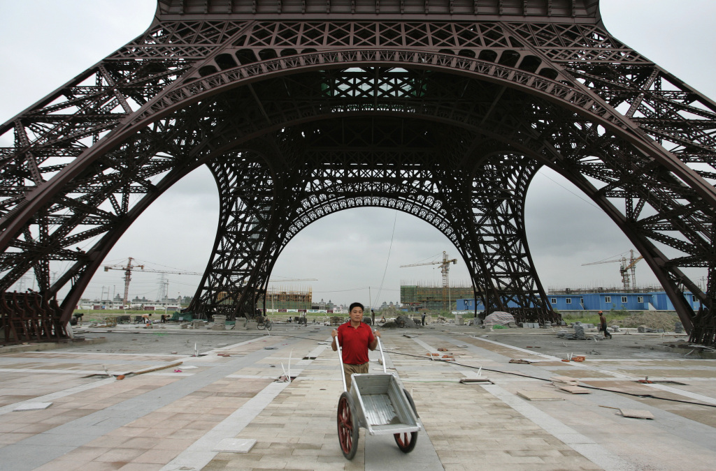 eiffel tower essay eiffel tower essay
