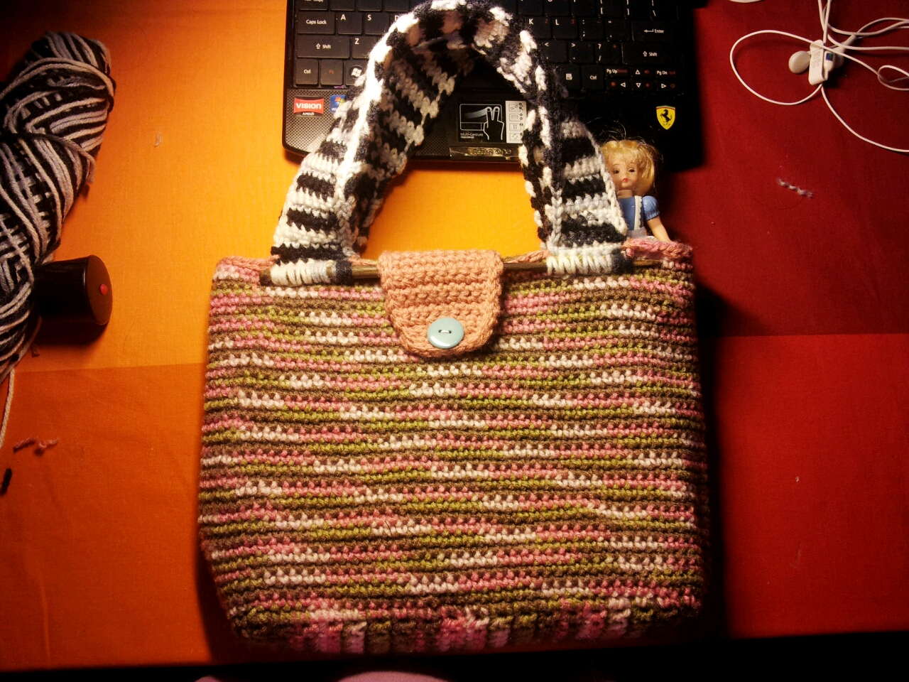 Sheena D. DIY Tote Bag Made from Yarns.