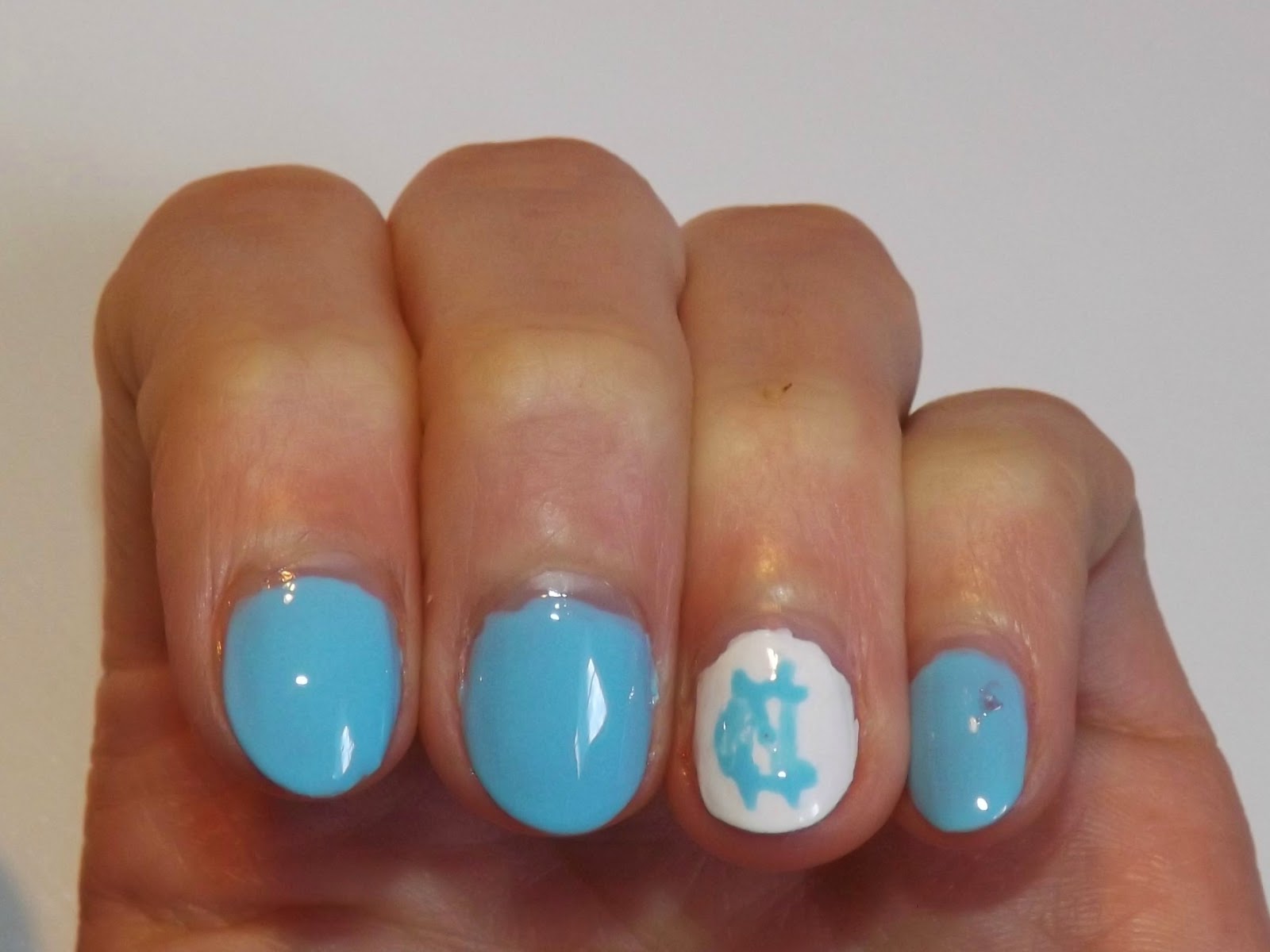 march madness nail design