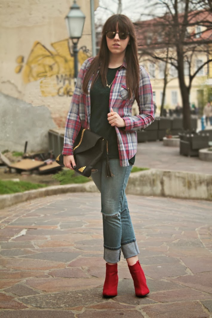 Red booties FASHION IN THE AIR