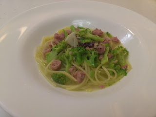 今夜もイタリアン ソーセージとブロッコリーのパスタ