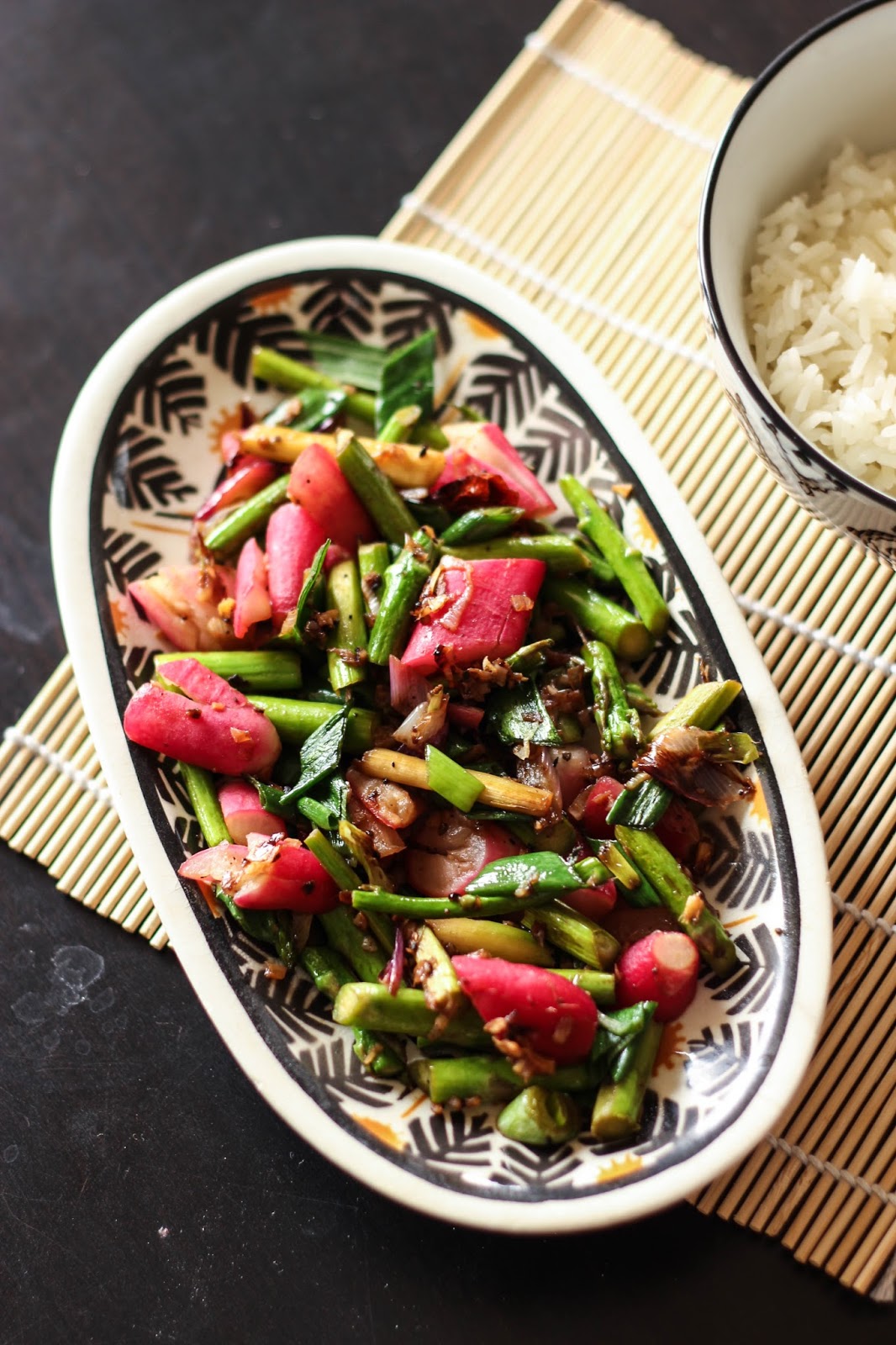 Crazy Green Fruits Stirfry d'asperges et radis au vinaigre noir