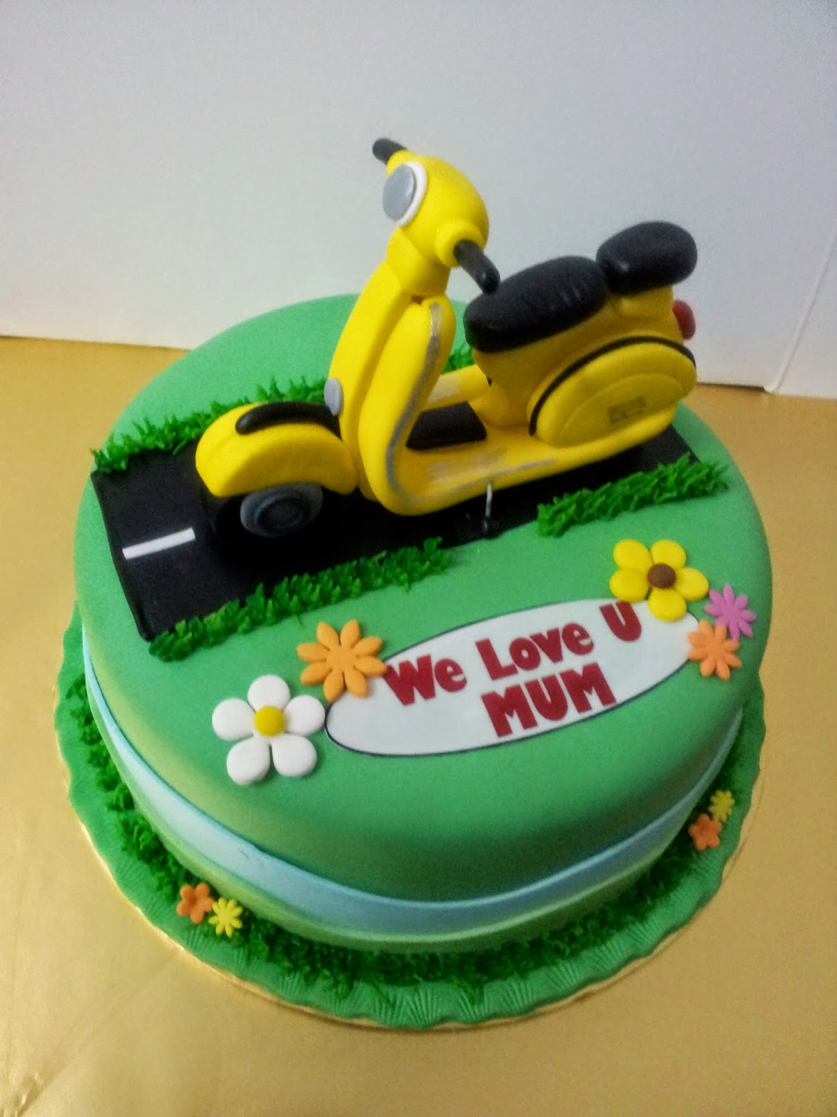 L'mis Cakes & Cupcakes Ipoh Contact 0125991233 Scooter Fondant Cake