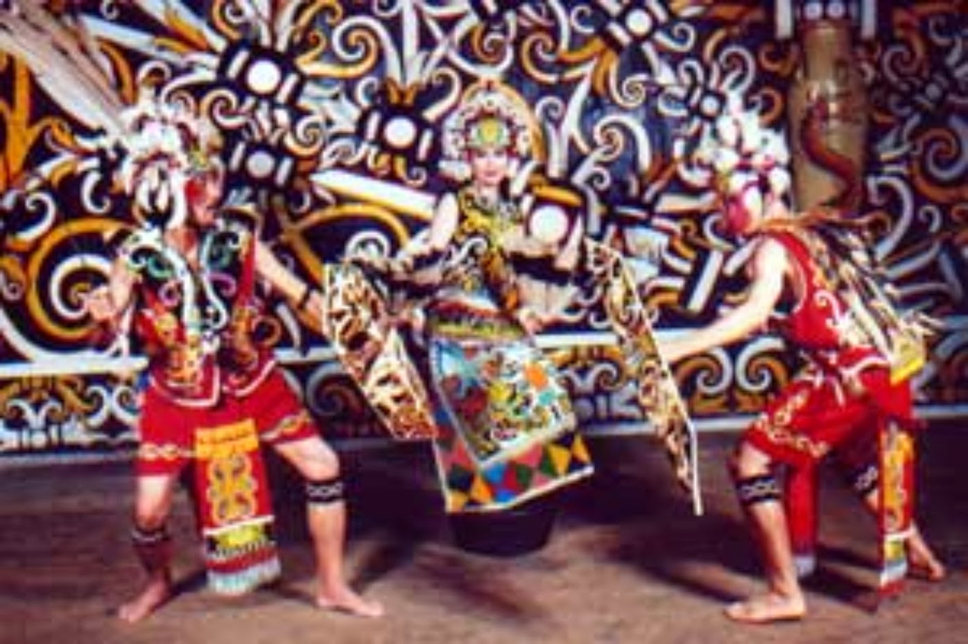 Macam-macam Budaya di Indonesia: SENI TARI KALIMANTAN TIMUR