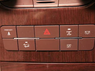 Mahindra XUV 500 music system buttons