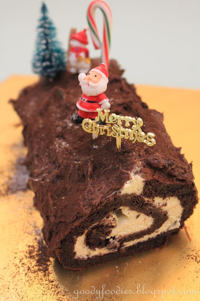 GoodyFoodies: Recipe: Christmas Chocolate Yule Log (Bûche de Noël ...