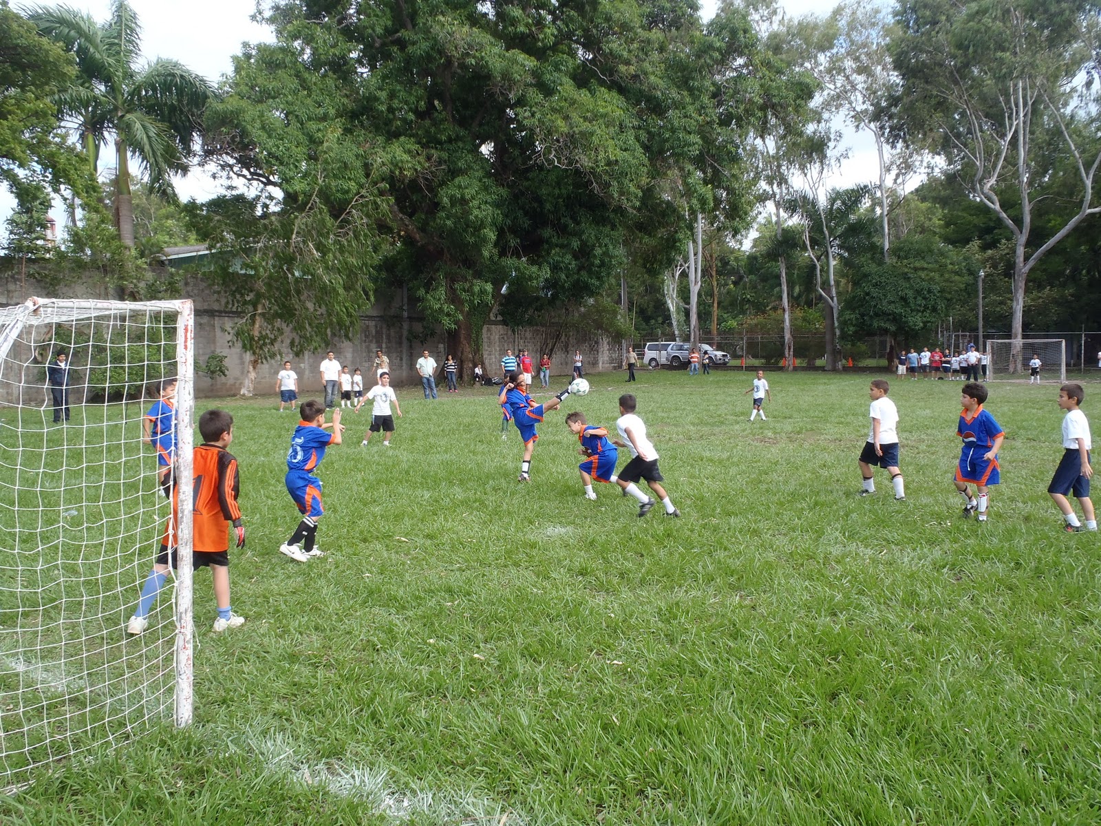 Ken and Erika do Honduras Futbol the most important sport in Honduras