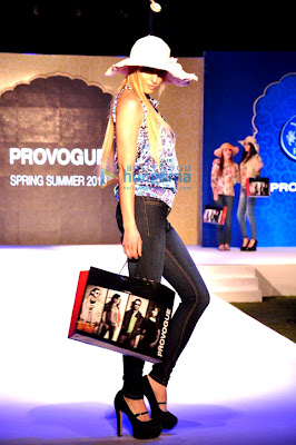  Shilpa Shetty walks the ramp for Provogue @ Rajasthan Royals