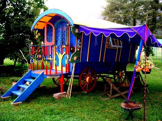 The Flying Tortoise: Tiny Colourful Gypsy Wagons For The Dreamer…