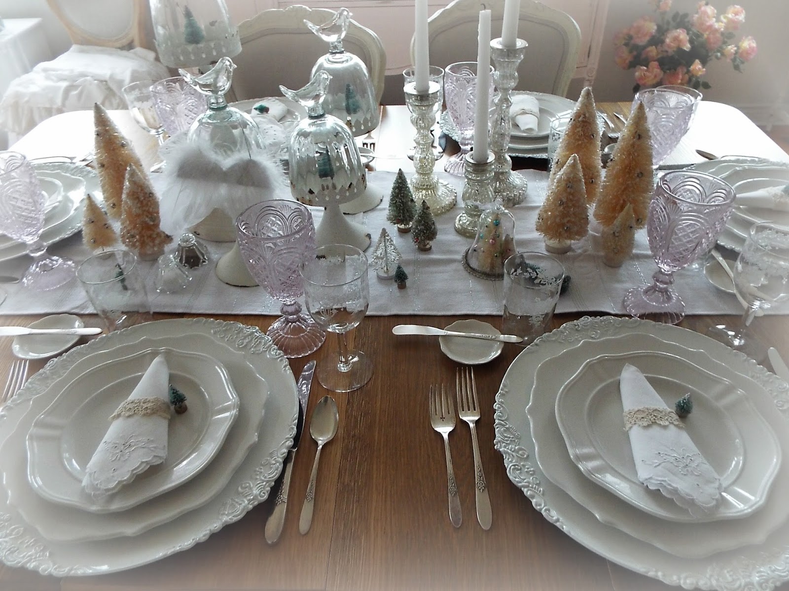 Lakehouse A vintageChristmas tablescape