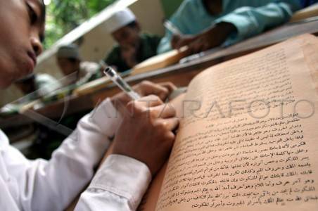 Kontekstualisasi Kitab Kuning di Pesantren