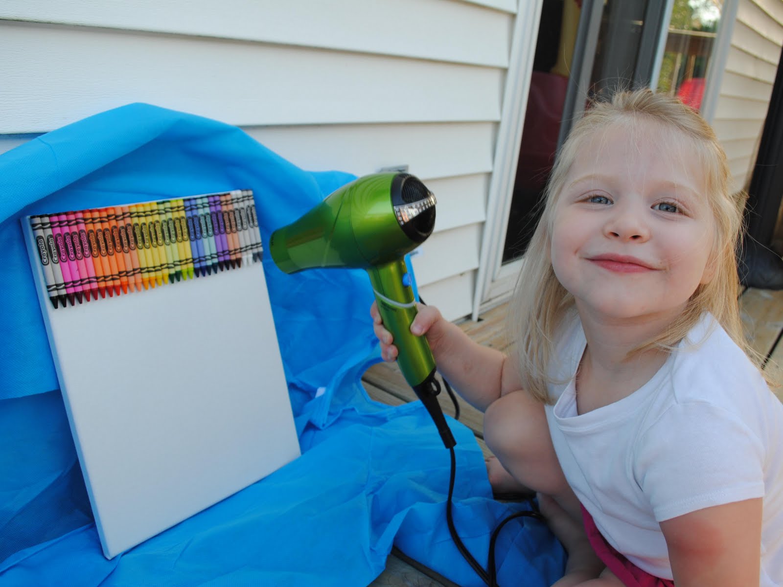 Life of a Modern Mom Wax Crayon Craft!