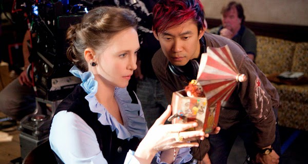 James Wan y Vera Farmiga trabajando en The Conjuring (Expediente Warren) James Wan y Vera Farmiga trabajando en The Conjuring (Expediente Warren)