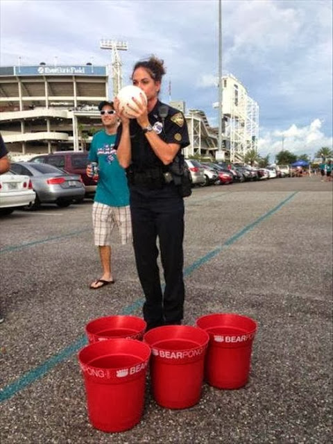 Divertidas imágenes del trabajo de la policía de todo el mundo