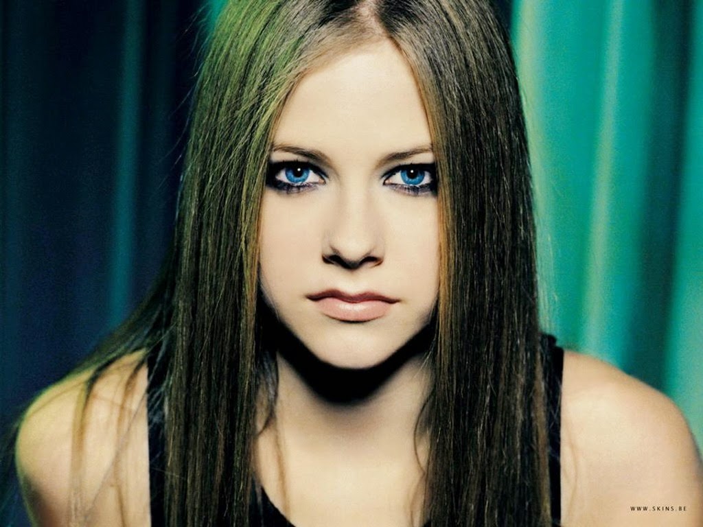Avril Lavigne the Smokey Eye Makeup Wallpapers Collection