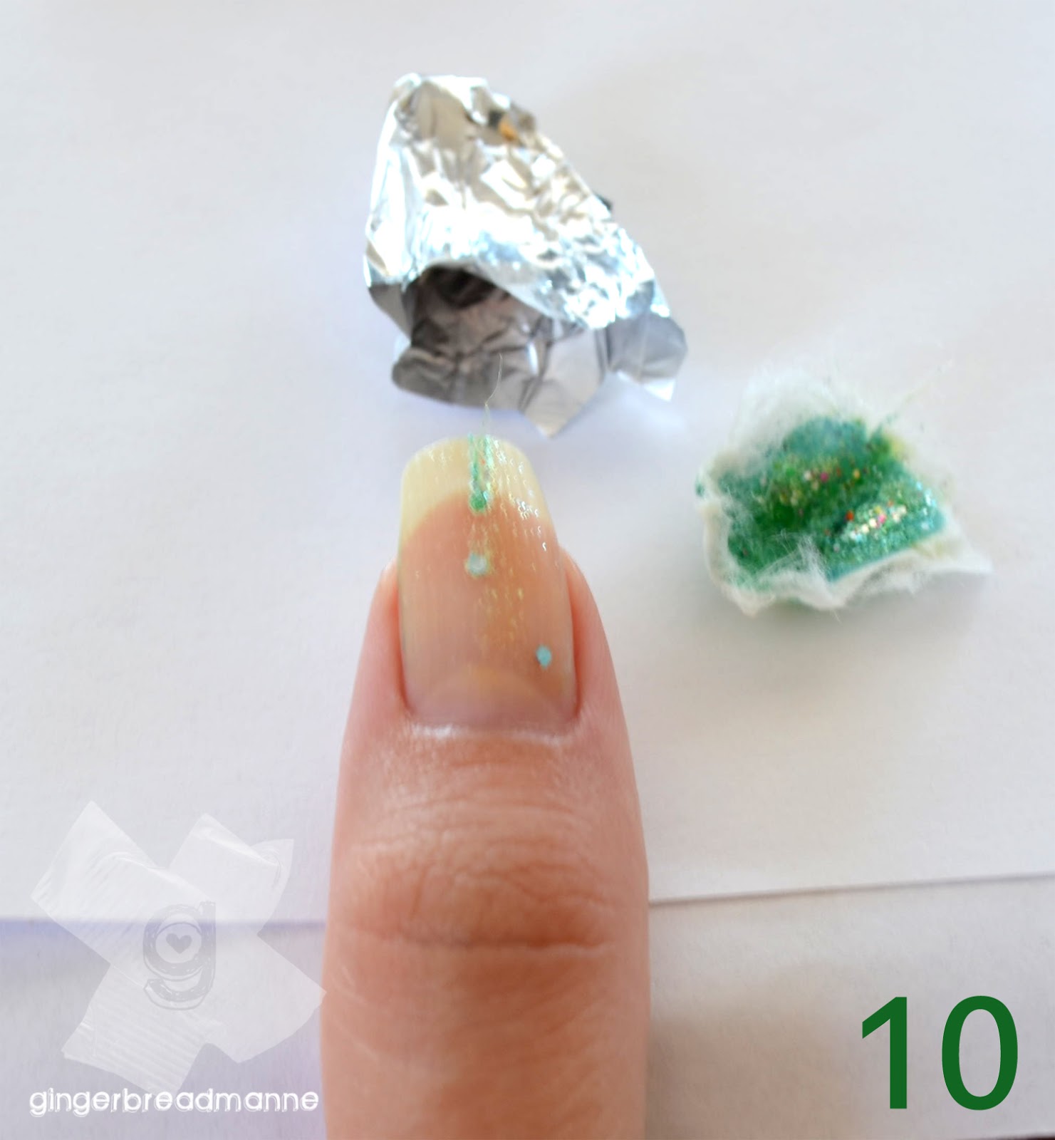 gingerbreadmanne ♥ 5 minutes glitter nail polish removal tutorial