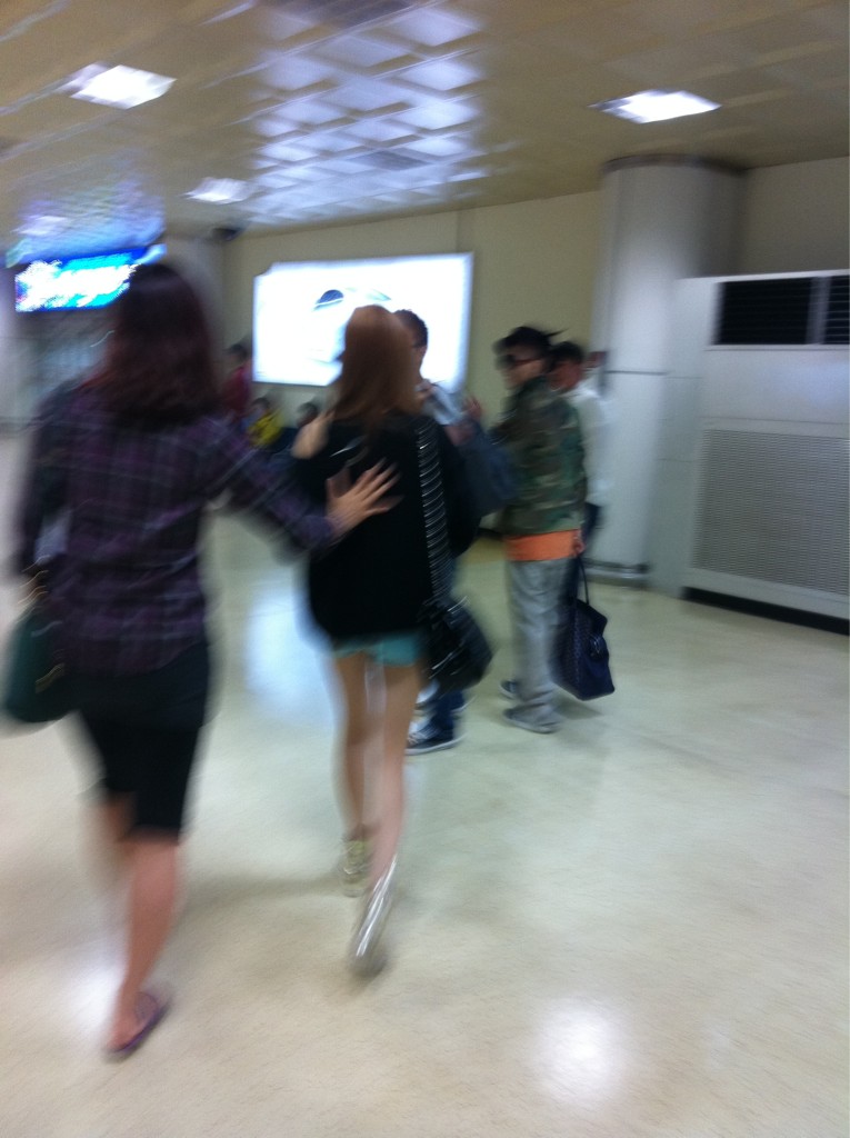 [Pic] G-Dragon, T.O.P and Bom vistos en el Aeropuerto de Jeju  G-dragon+top+jeju+bom+airport