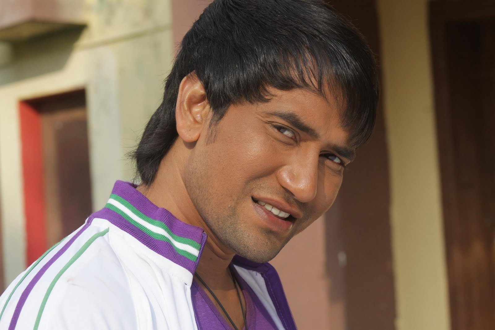 Bhojpuri Cinema : Nirahua threatened to kill By Producer