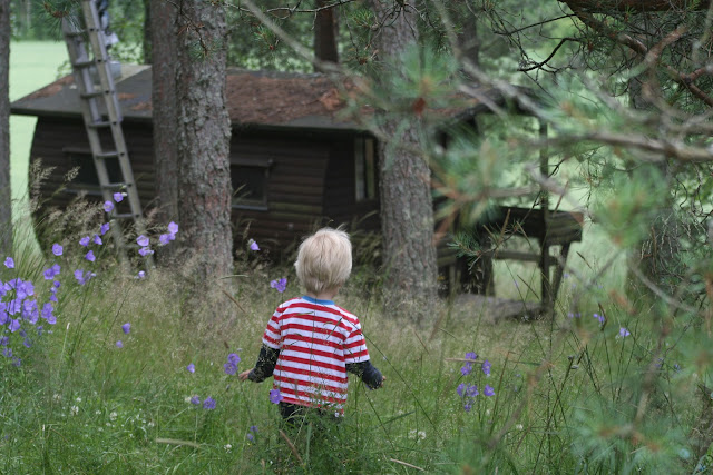 Anton running to the sauna. Anton running to the sauna.