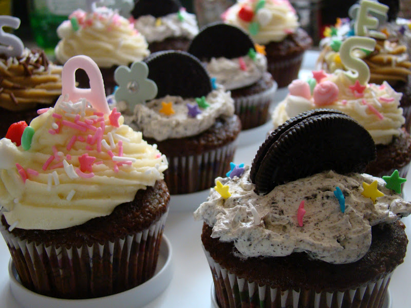 SweetBakedLove Oreo Swiss Meringue Buttercream...no twist, lick and