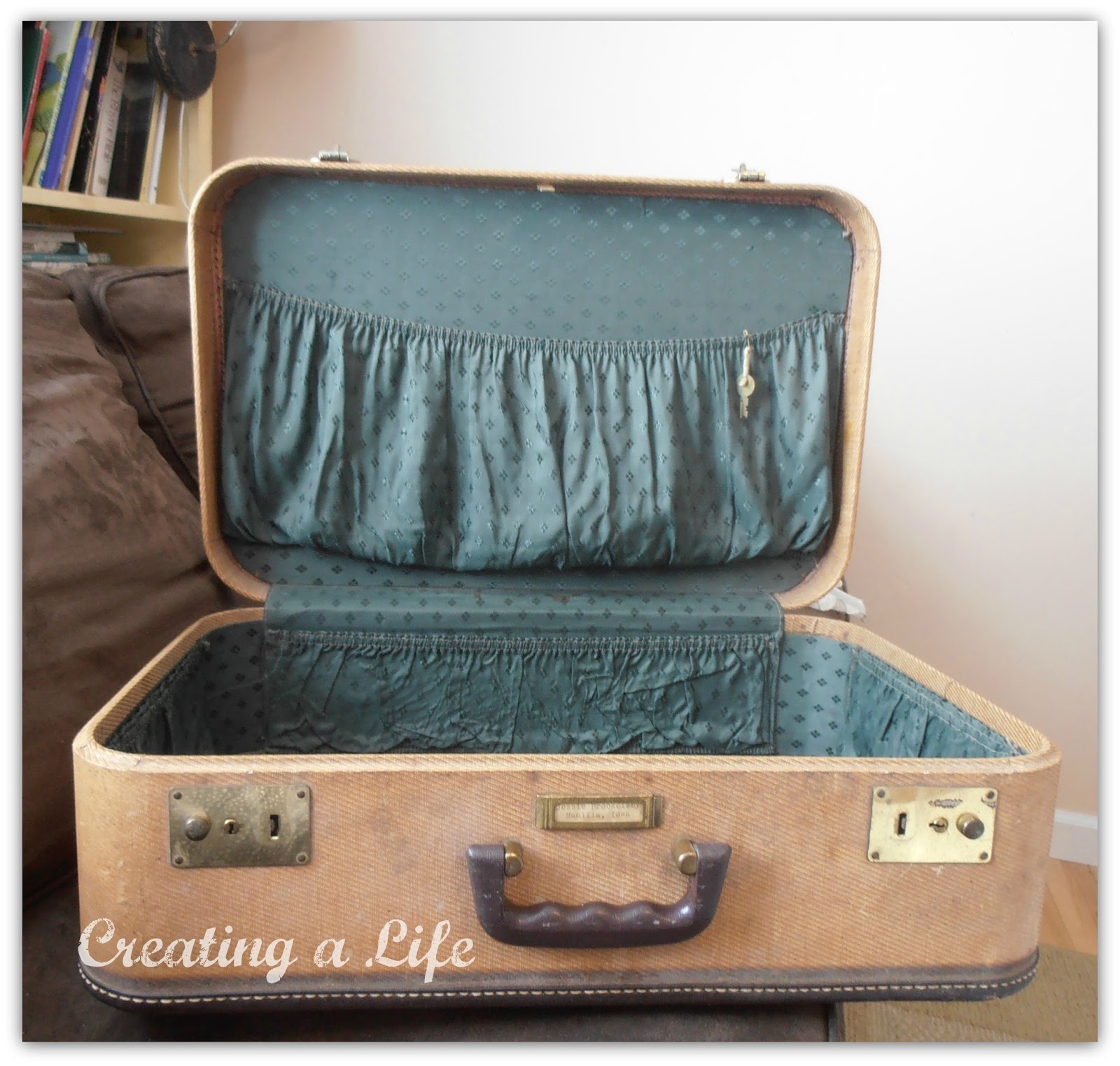 Top 93+ Pictures How To Open Old Suitcase Lock Without Key Sharp