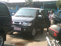 Proses Pengecekan mobil Panther Kendari.