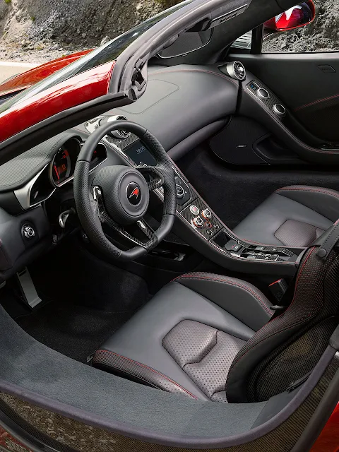 McLaren 12c Spider  interior