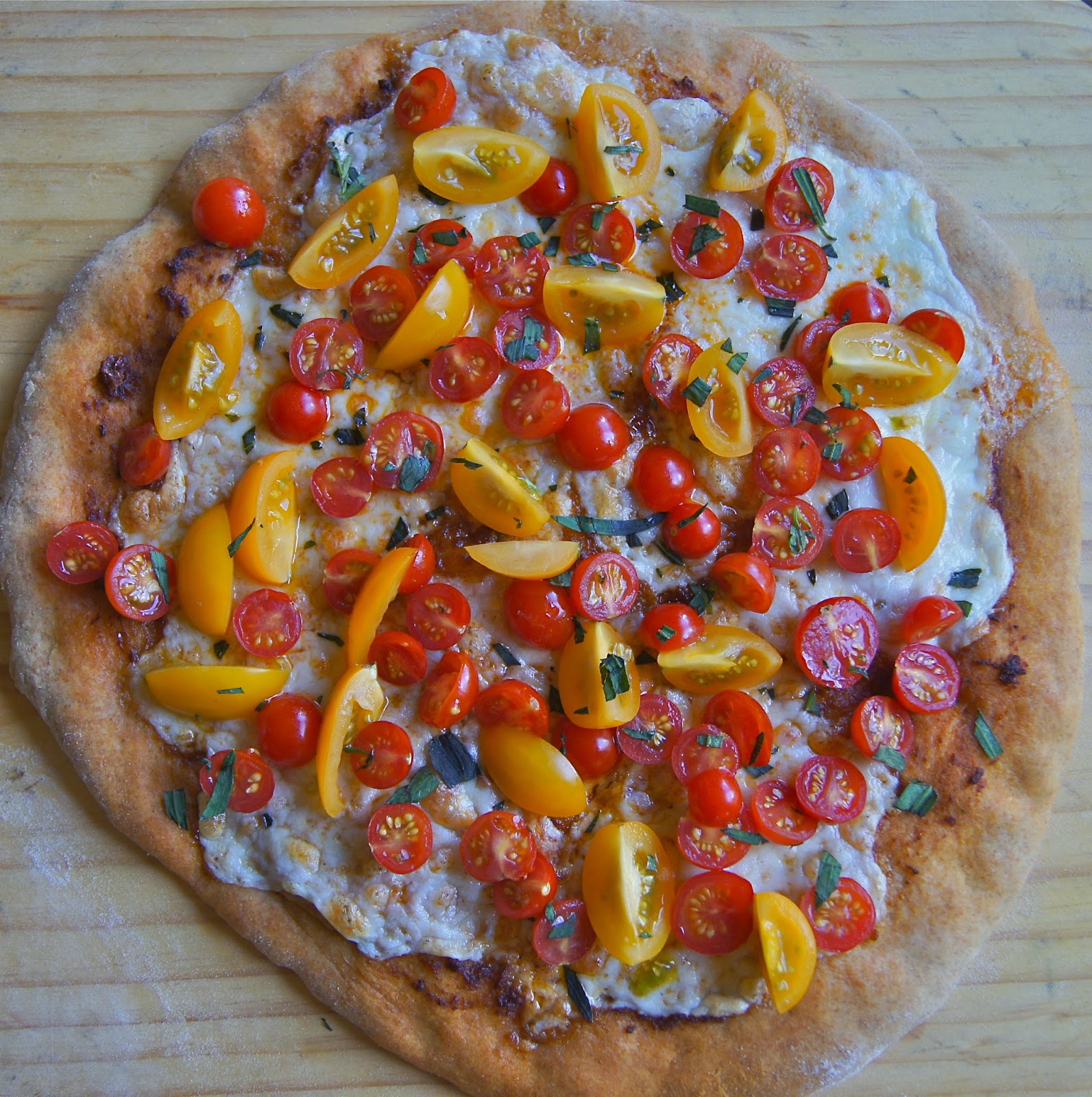 Healthy and Gourmet Fresh Tomato Pizza