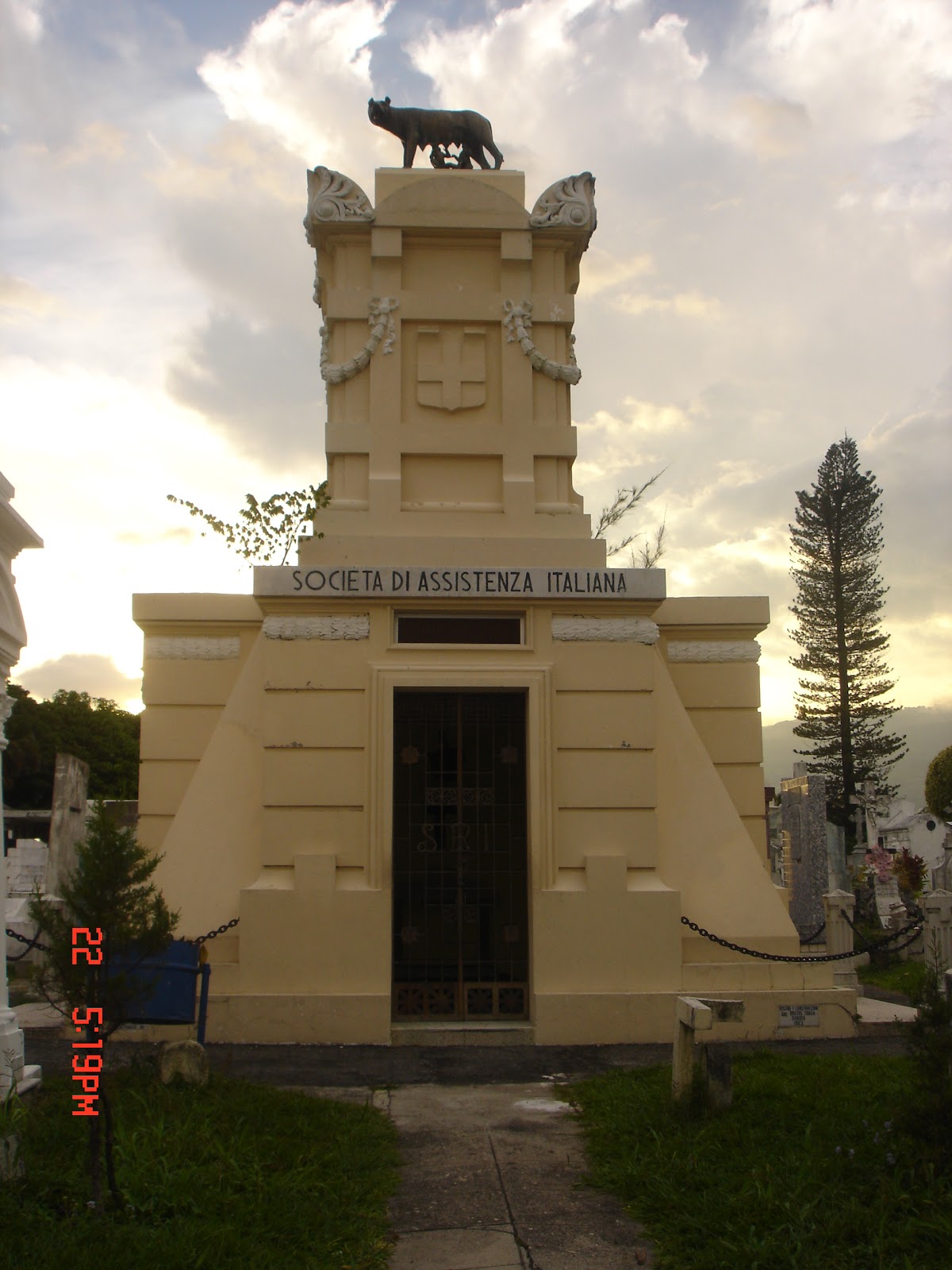 Harald Viking VISITA AL CEMENTERIO DE LOS ILUSTRES, SAN SALVADOR, EL SALVADOR, CENTROAMERICA