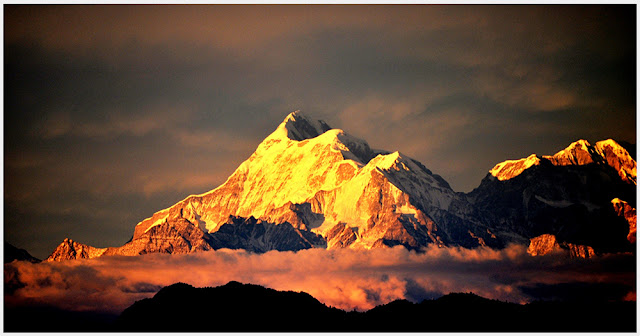 南达·德维(Nanda Devi)(印度第二高山) 南达·德维(Nanda Devi)(印度第二高山)