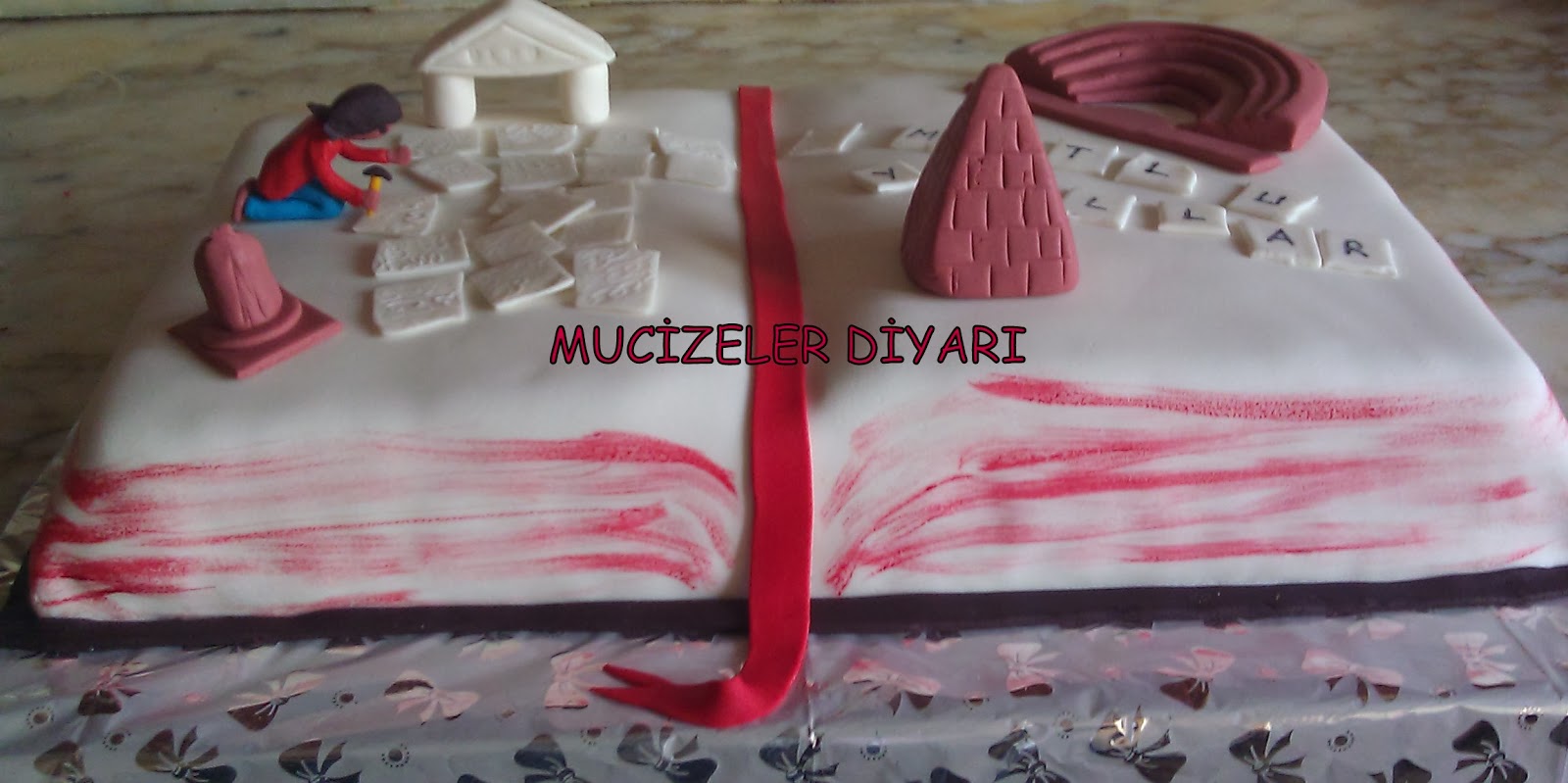 Mucizeler Diyarı ARKEOLOG KİTAP PASTA