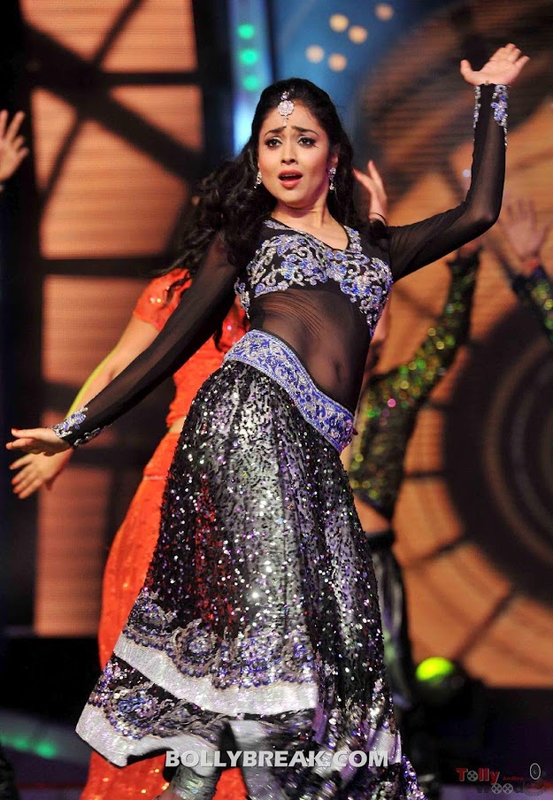  Shreya Dance Performance @ Cinemaa Awards 2011- hot pics 
