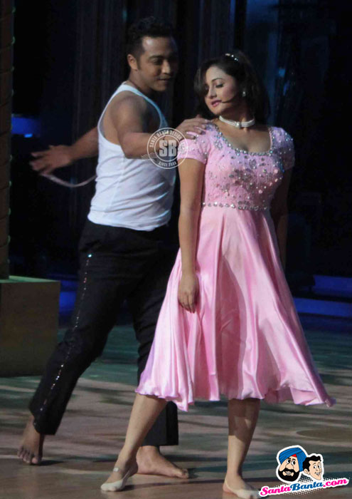 Deepak and Rashmi Desai - (7) - Salman-Katrina Promote Ek Tha Tiger on Jhalak Dikhlaa Jaa