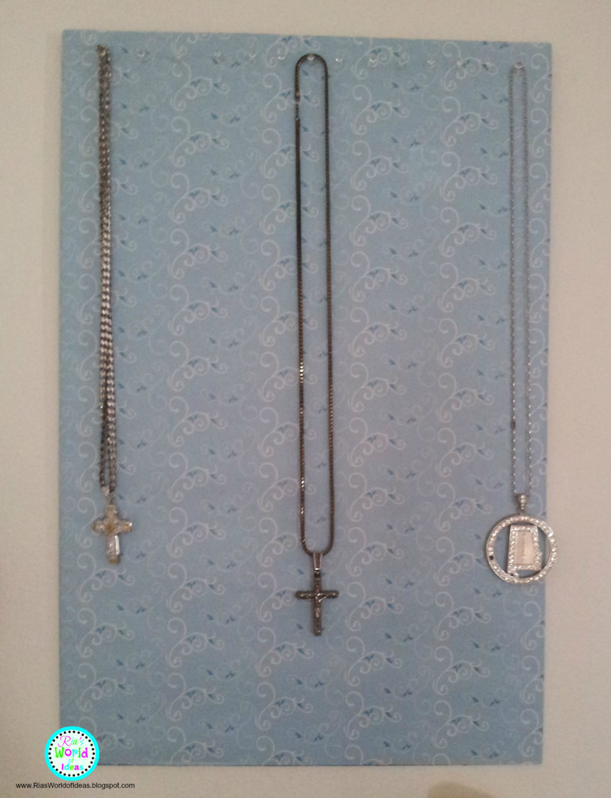 Ria's World of Ideas Foam Board + Wrapping Paper + Push Pins = Wall