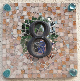 N°8 plaque de numéro de maison en mosaïque sur commande et envoi possible par la poste à coller soi même par mimi vermicelle