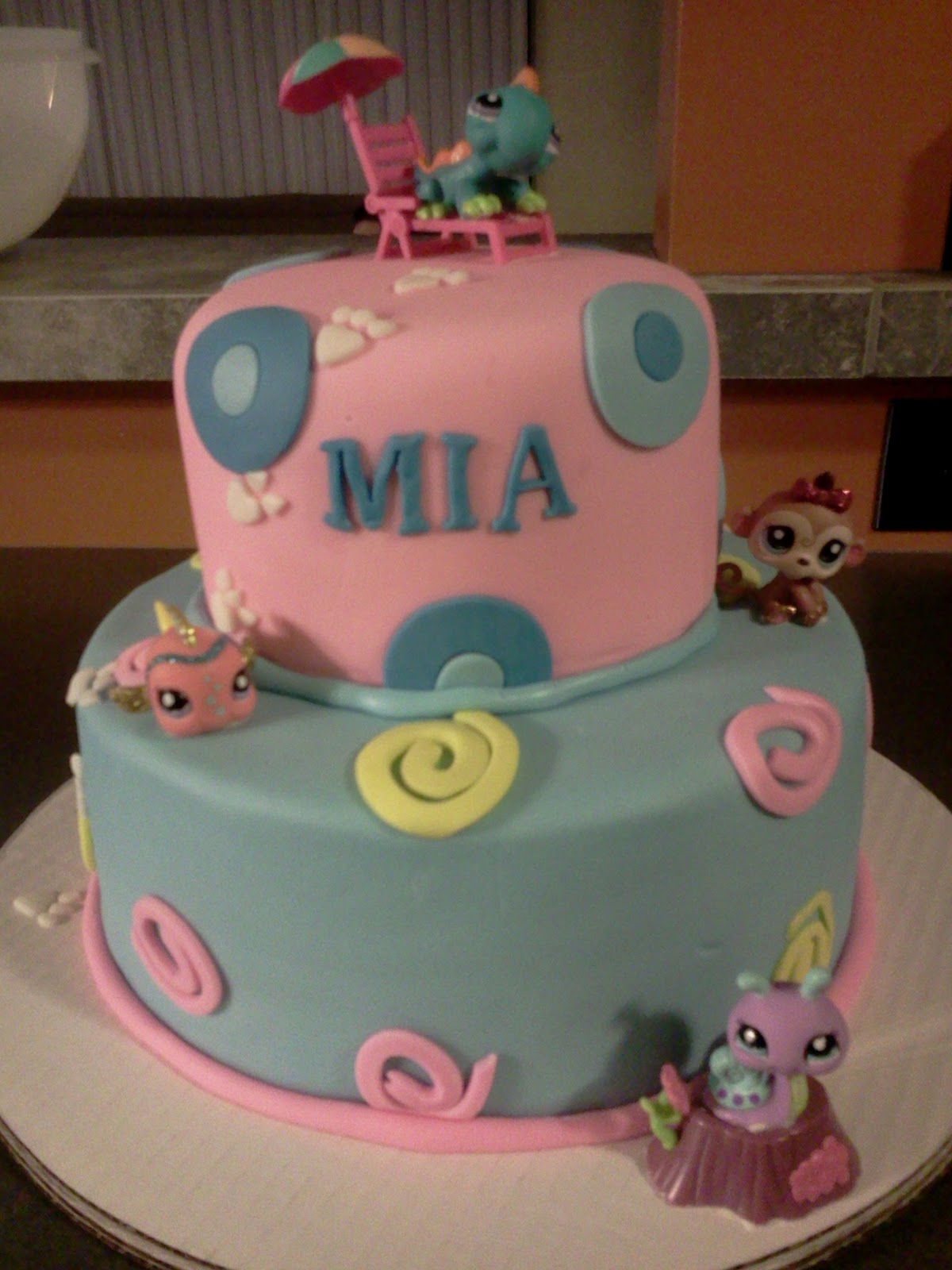 Edee's Custom Cakes Littlest pet shop