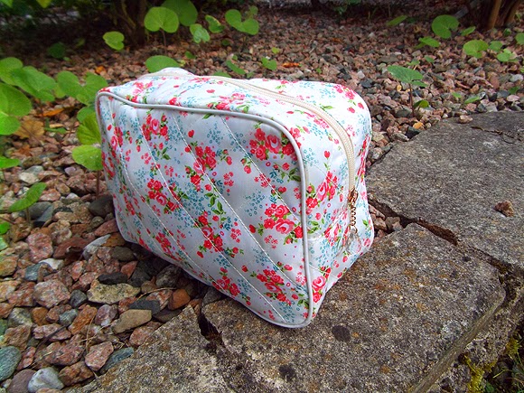 it floral suitcase primark