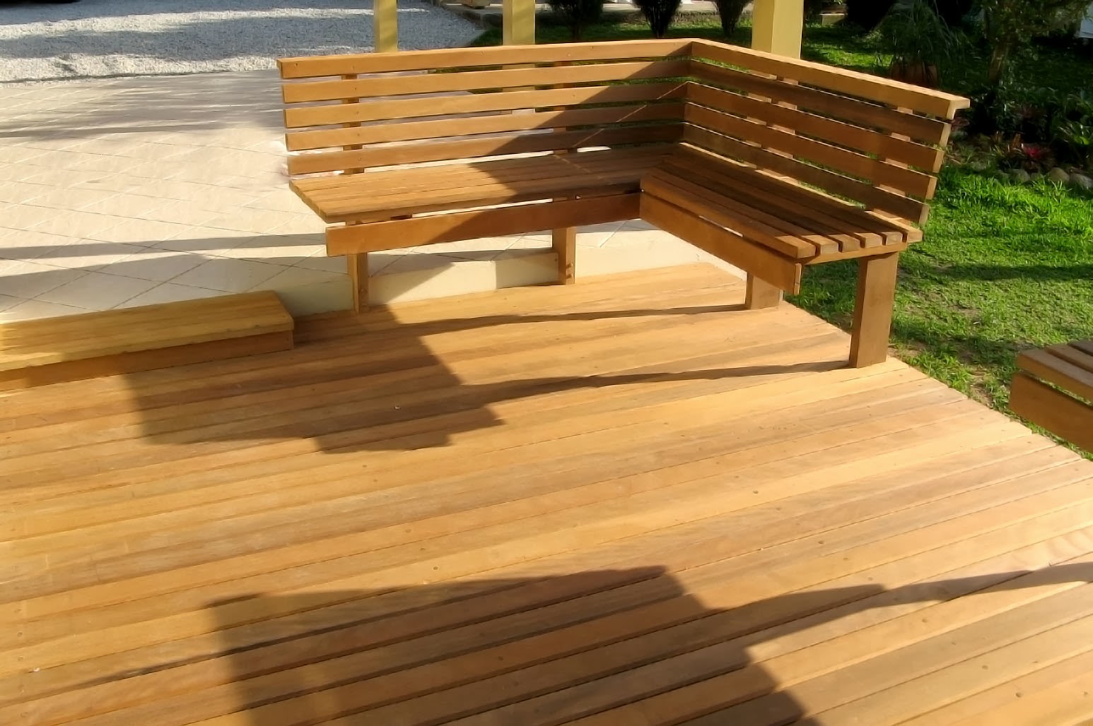 ARTEZZINI Arte em Madeira Decks em Madeira para Varandas e Piscinas