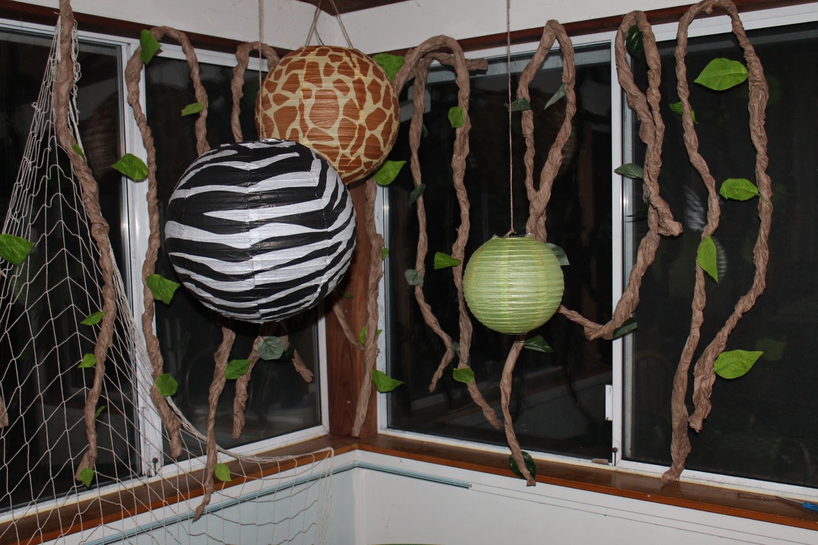 Lil Party Animals How to make craft paper vines