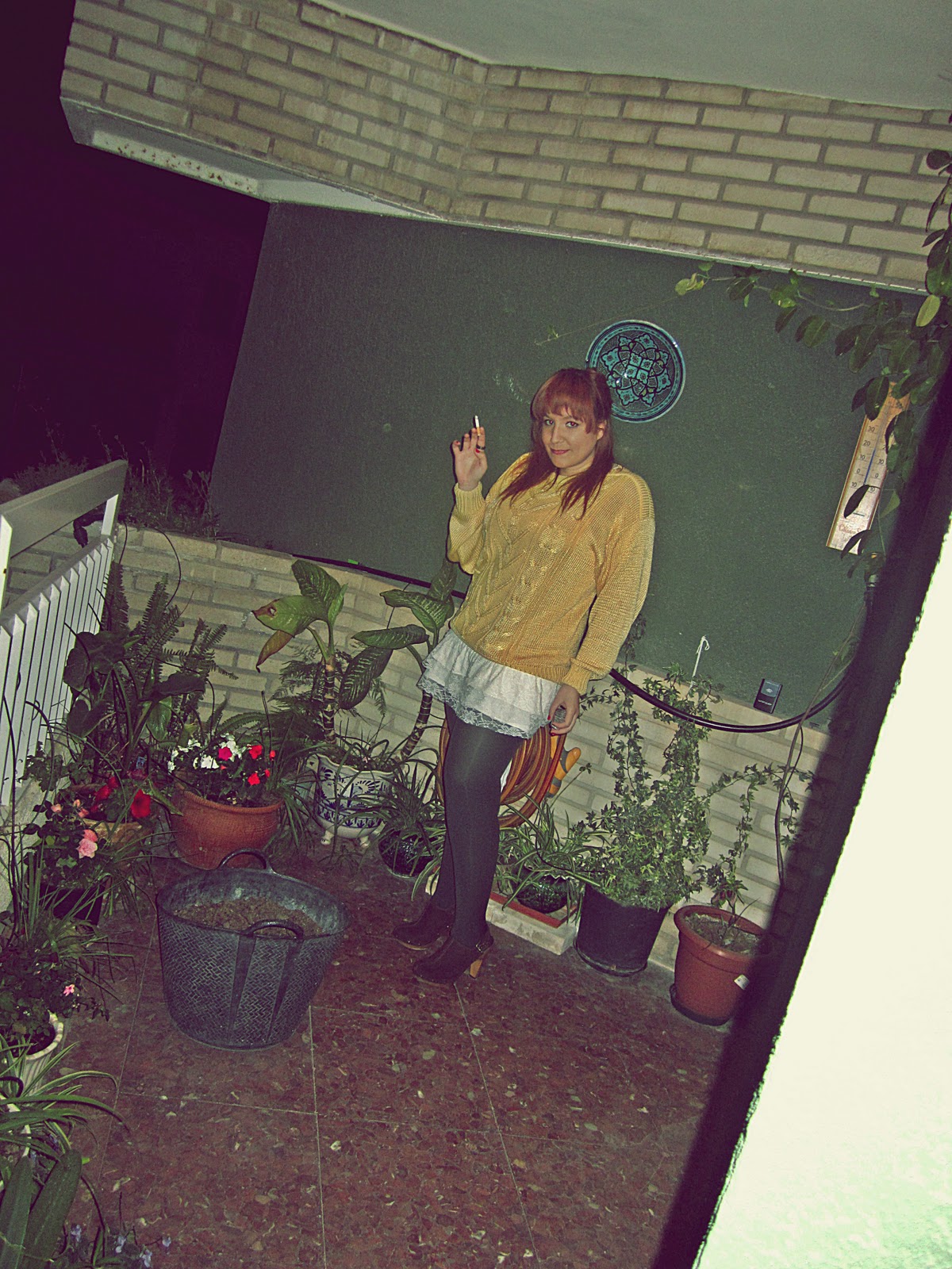 Vestido: Bershka. Medias: Zara