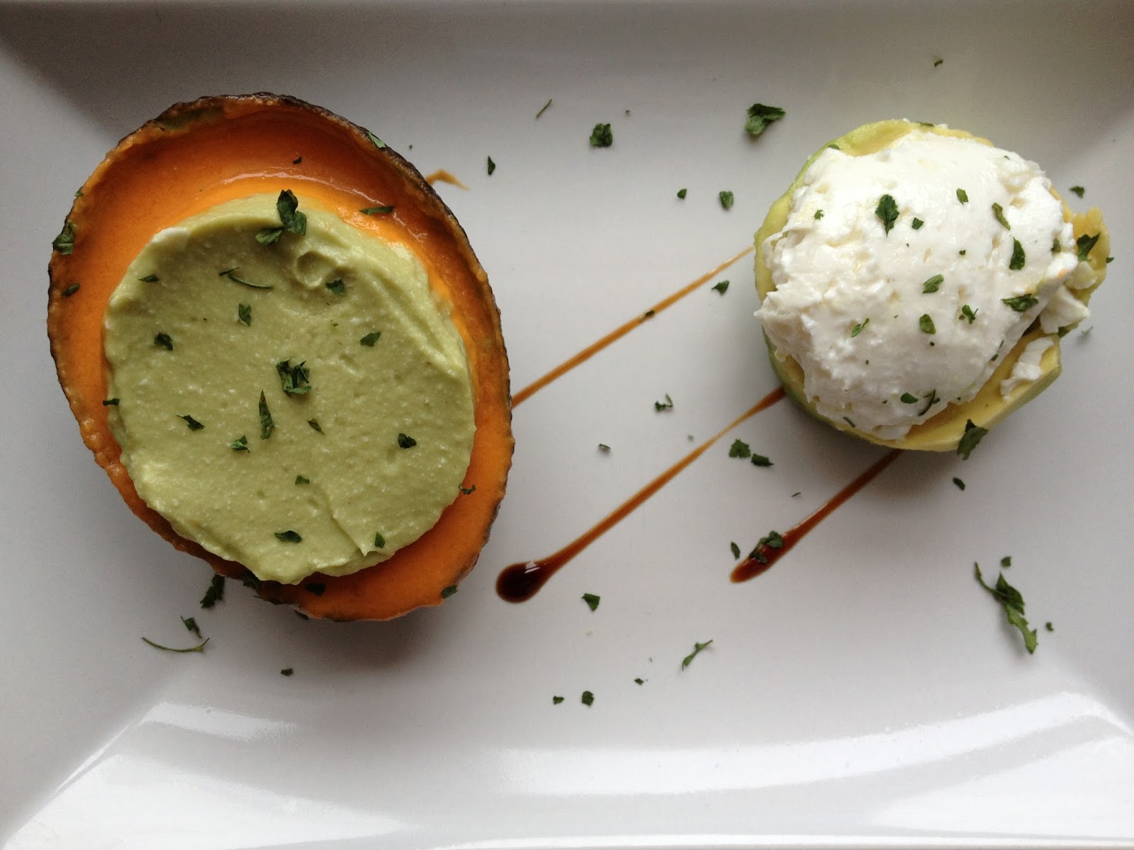 Sopa Frita De Tomate Cherry Y Aguacate
