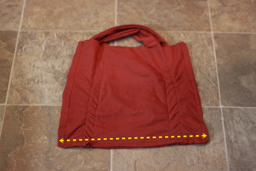 Liz Makes Liz makes a tote bag out of tshirts
